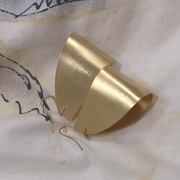 Gorgeous gold light hanging folded triangle earrings.  EUC - Picture 4 of 4